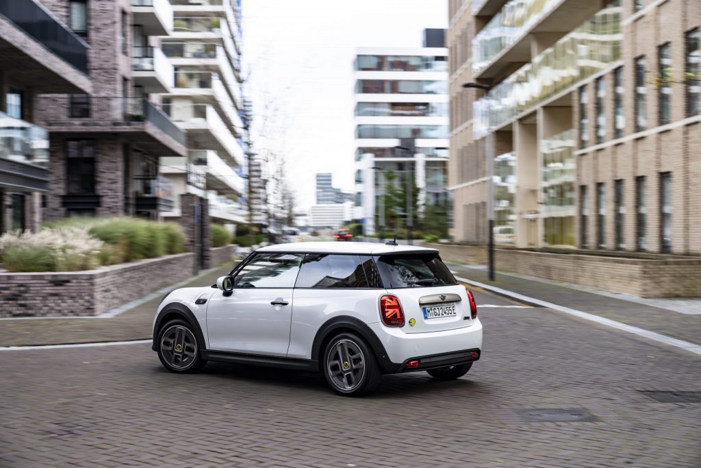 Mini Cooper Se Resolute Edition Nanuq White L Avenir En Blanc Polaire