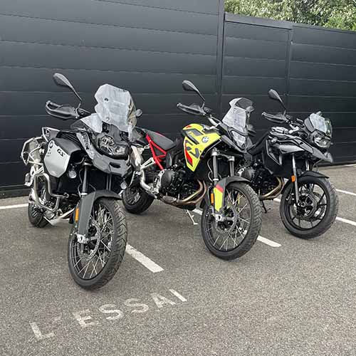 Motos alignées