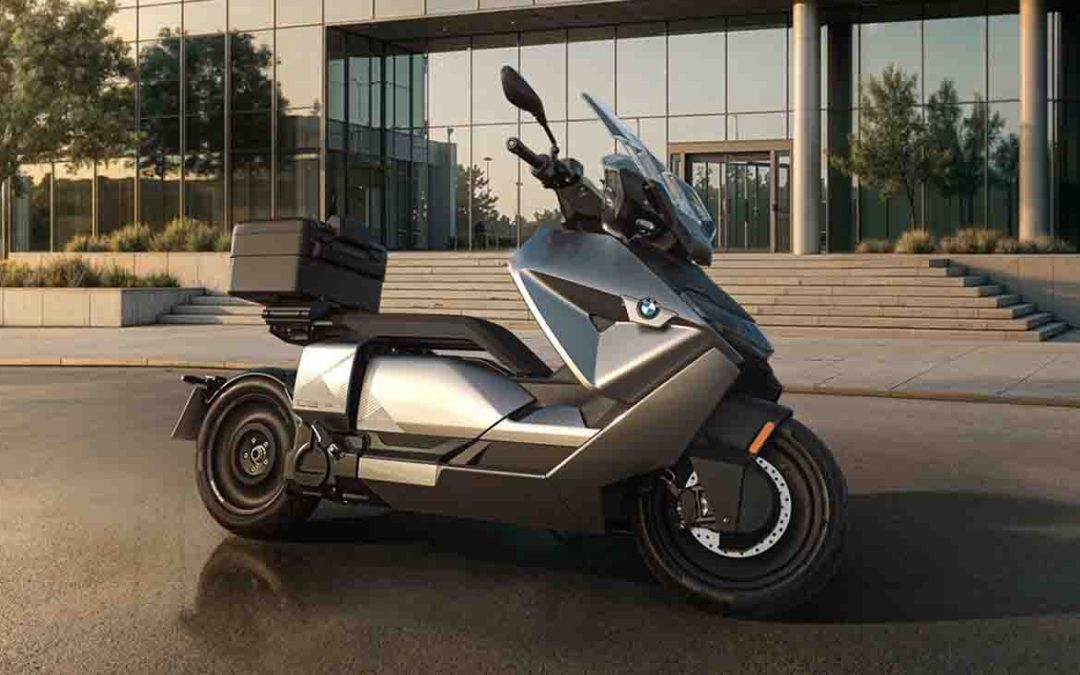 Un scooter puissant sans permis moto ? Découvrez le BMW CE 04 !
