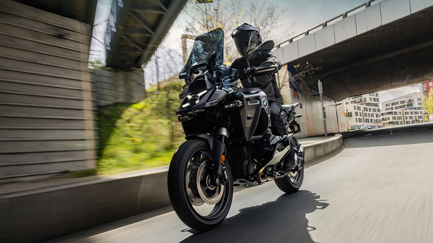 BMW R 1300 GS Adventure Dark Edition 2