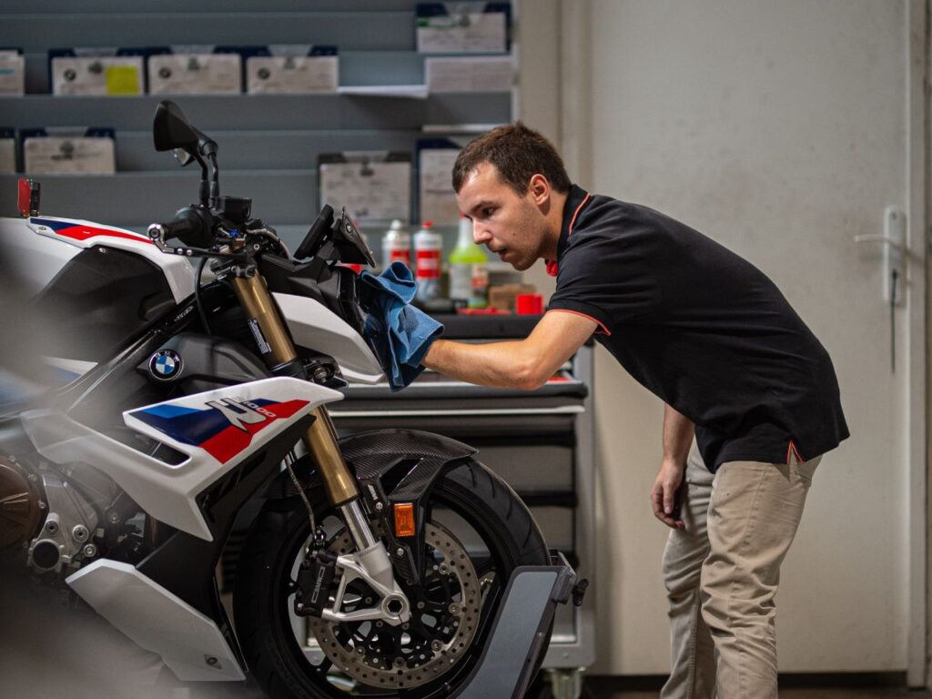 pourquoi faire entretenir sa moto bmw motorrad en concession
