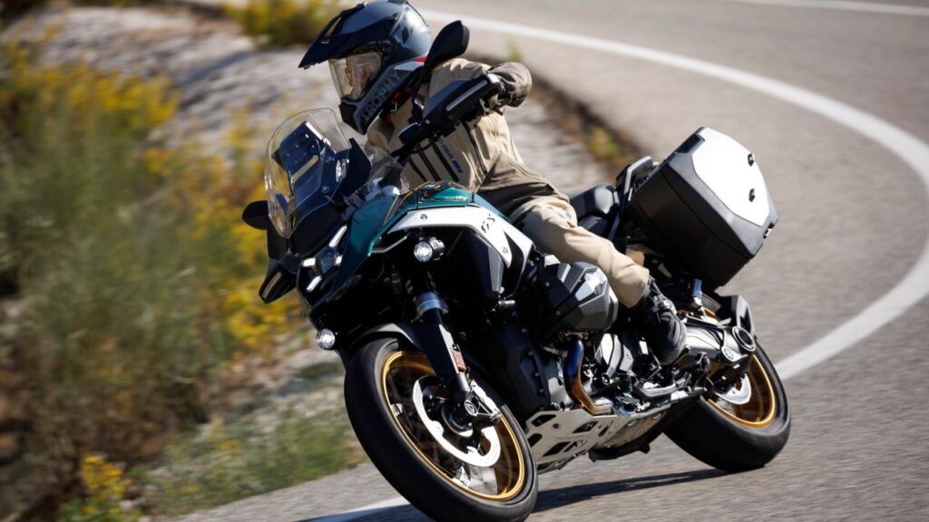 la bagagerie gs les accessoires indispensables pour voyager en moto bmw gs