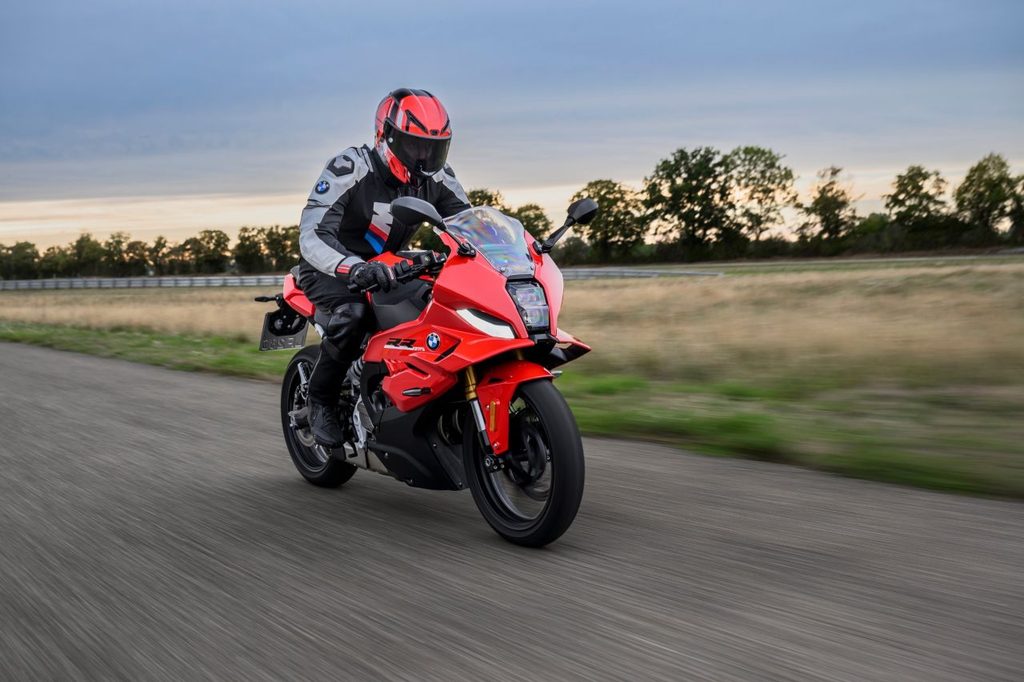 Design de la nouvelle BW F 450 RR inspiré de la BMW S 1000 RR