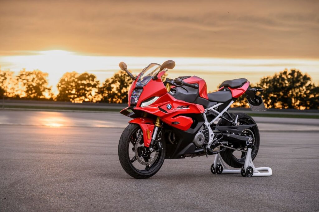 Nouvelle BMW F 450 RR dans son coloris Racing Red 