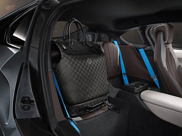 Louis Vuitton voyage en BMW i8 (4)