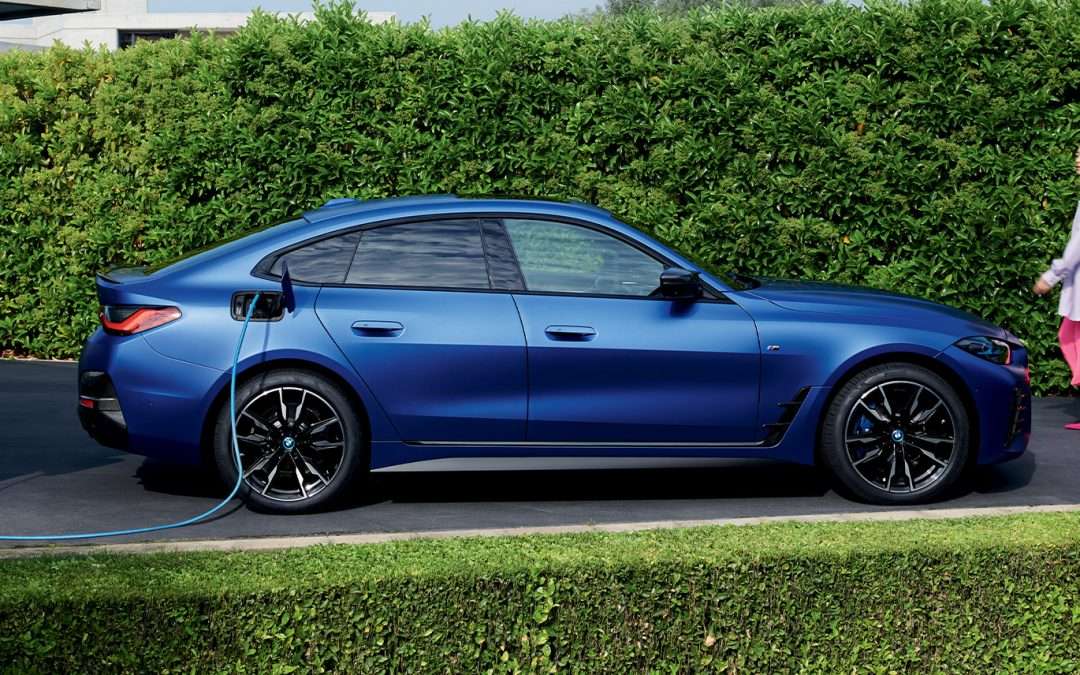 BMW i4 à 590 € / mois sans apport.