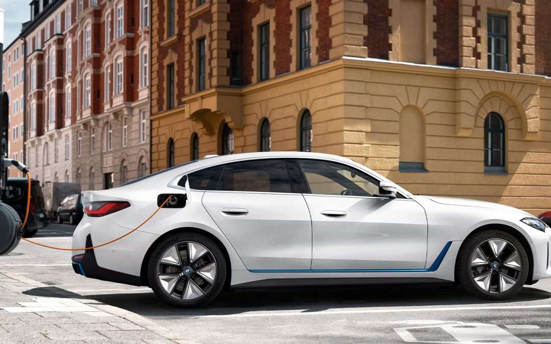 N’attendez plus pour rouler en électrique ! Découvrez nos BMW i4 en stock à partir de 590 € / mois*