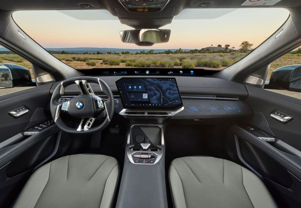 Découvrez l'intérieur de la nouvelle BMW iX4 avec le panoramic iDrive