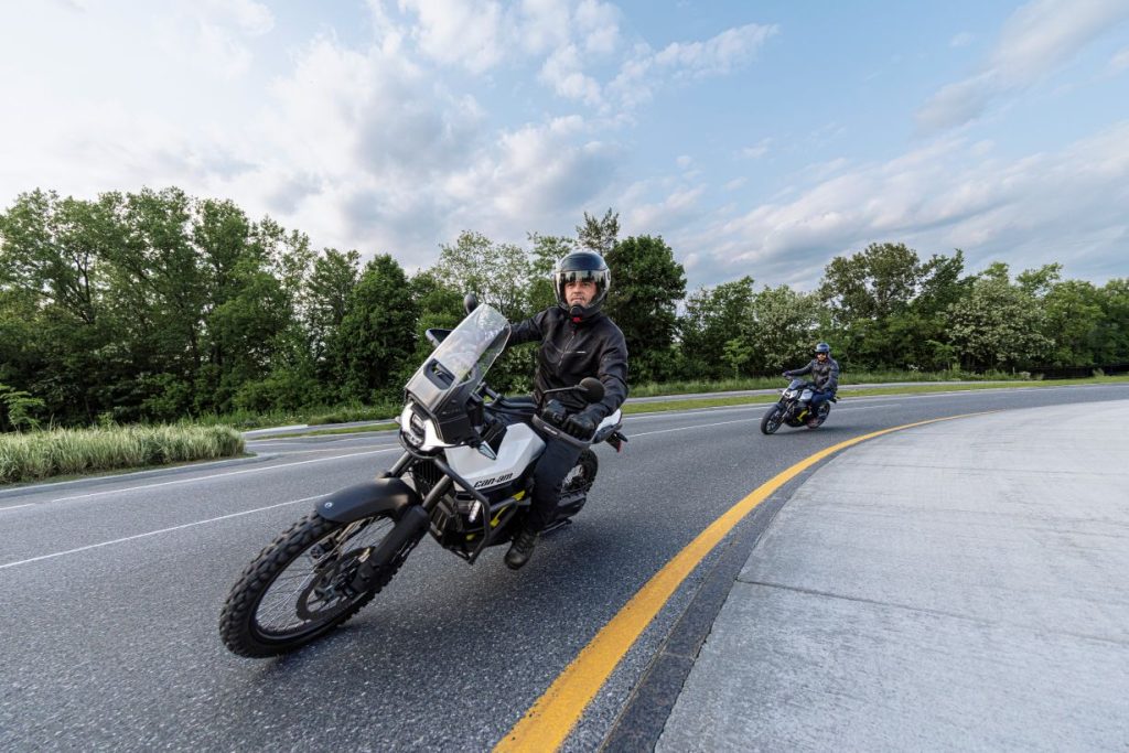 Can-Am Pulse et origin roulage sur route