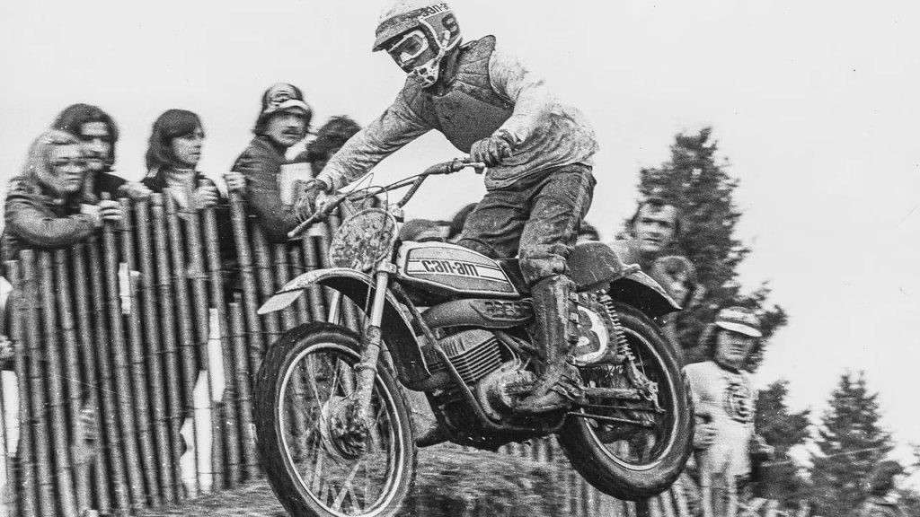 Can-Am MX 250 lors d'une compétition de motocross en 1973