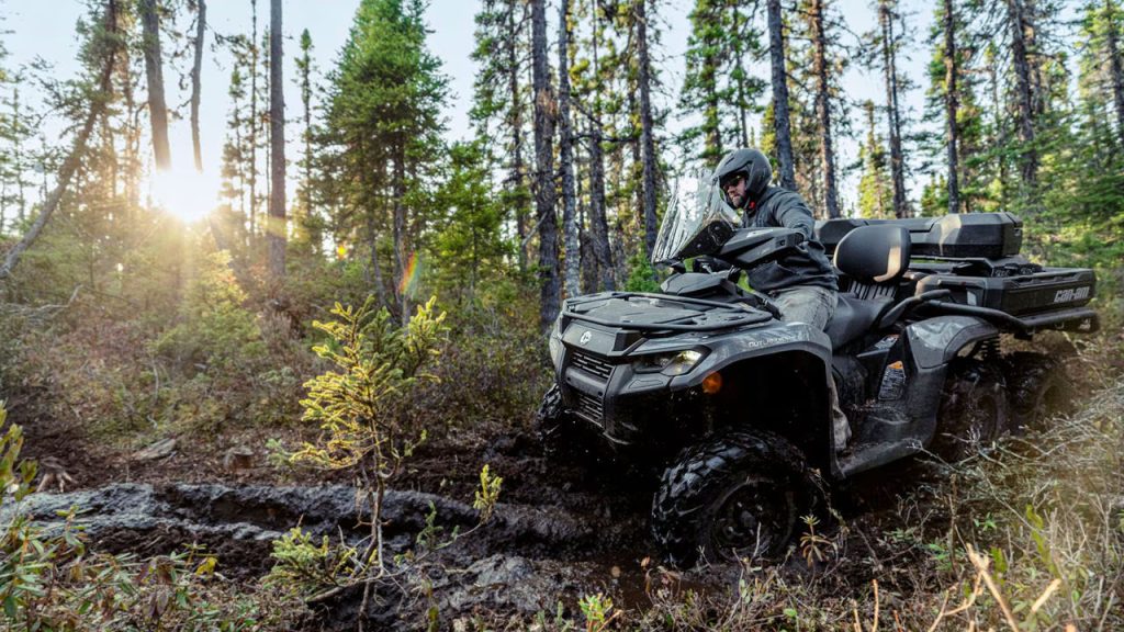 Outlander MAX 6x6 franchissement en forêt