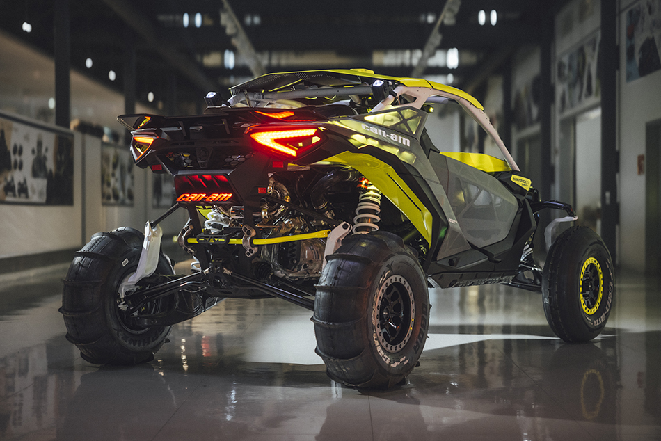 Can-Am Maverick R XRay