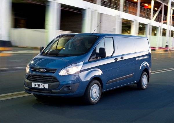 2013-Ford-Transit-Custom- front (2)