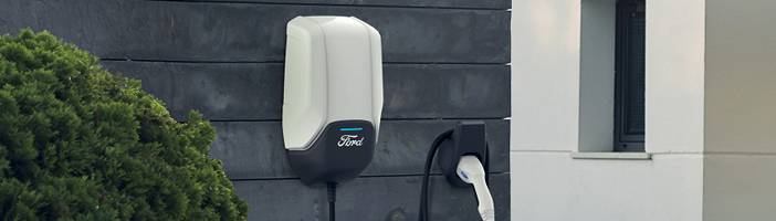 Ford présente son dispositif pour recharger ses véhicules électrifiés, chez soi ou à travers toute l’Europe