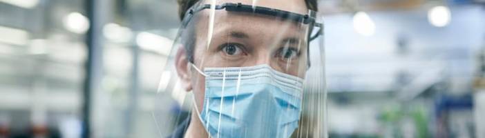 Ford fabrique masques et visières de protection pour ses employés
