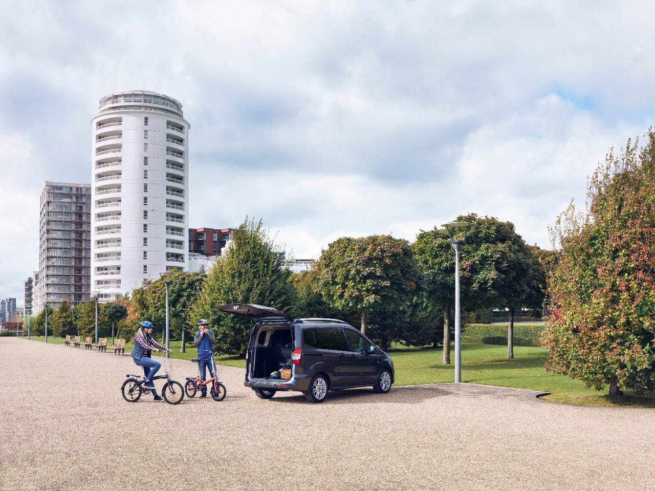 2017FordTourneoCourier_08 Ford Tourneo Courier