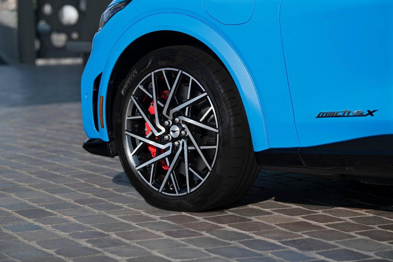 2020_FORD_MACH-E_GT_04