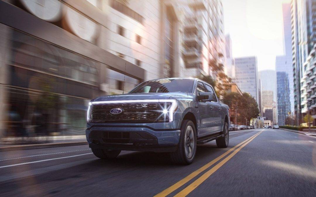 VOICI LE FORD F-150 LIGHTNING 100 % ÉLECTRIQUE (2023)