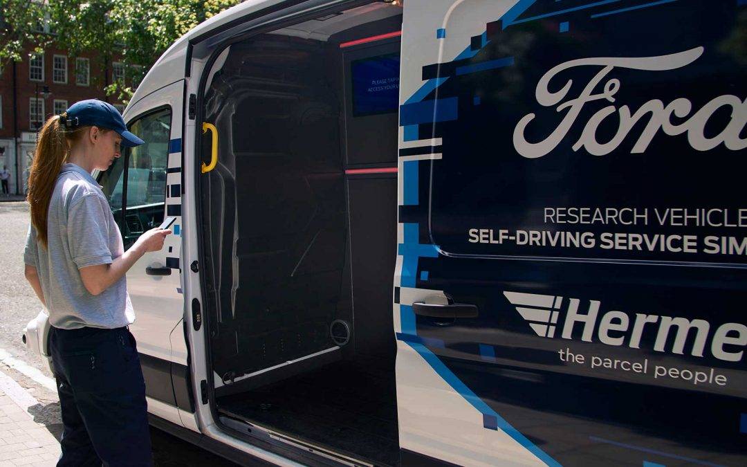 ÊTES-VOUS PRÊT À CONFIER VOS COLIS À UN UTILITAIRE AUTONOME ? FORD TESTE LES LIVRAISONS À DOMICILE DU FUTUR