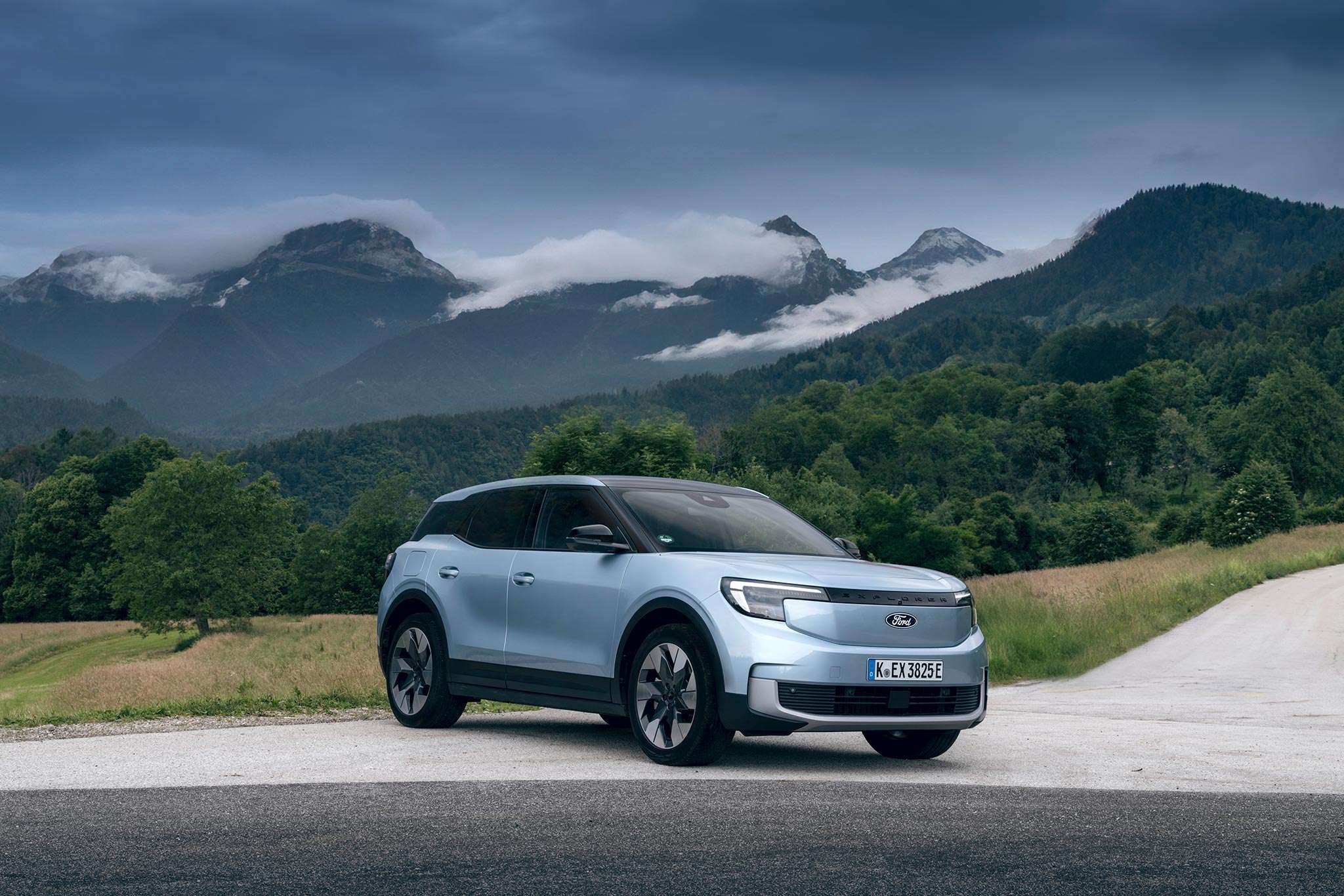 FORD EXPLORER ARCTIC BLUE 75 LOW 1