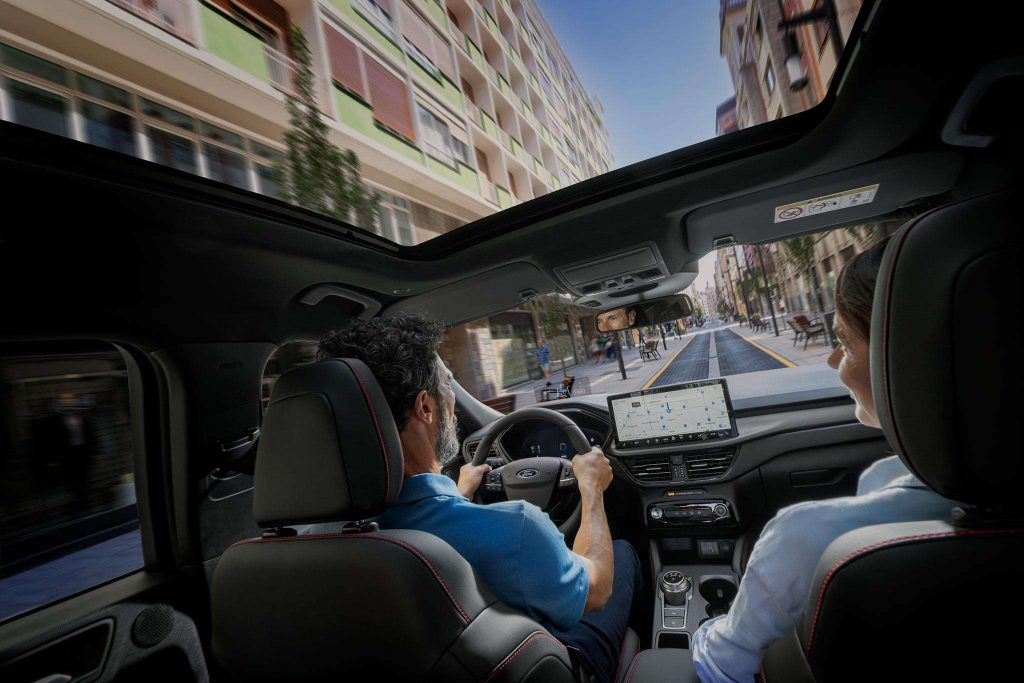 intérieur Ford Kuga avec toit panoramique