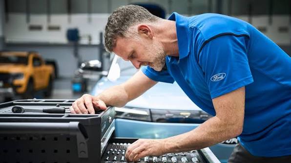 révision Ford  technicien certifié Groupe GRIM