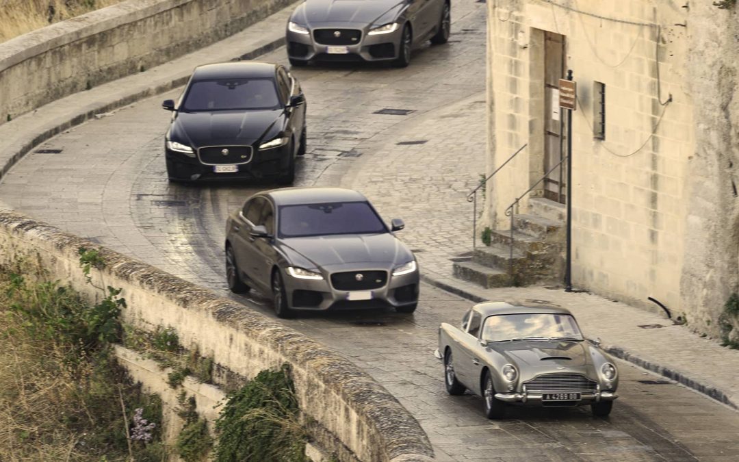 James Bond : la Jaguar XF fait ses débuts en 007