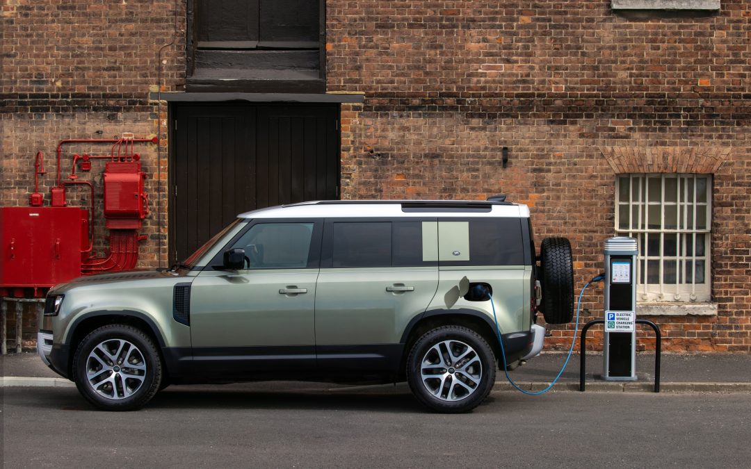 Le Defender hybride électrique, partenaire officiel du festival de Glastonbury