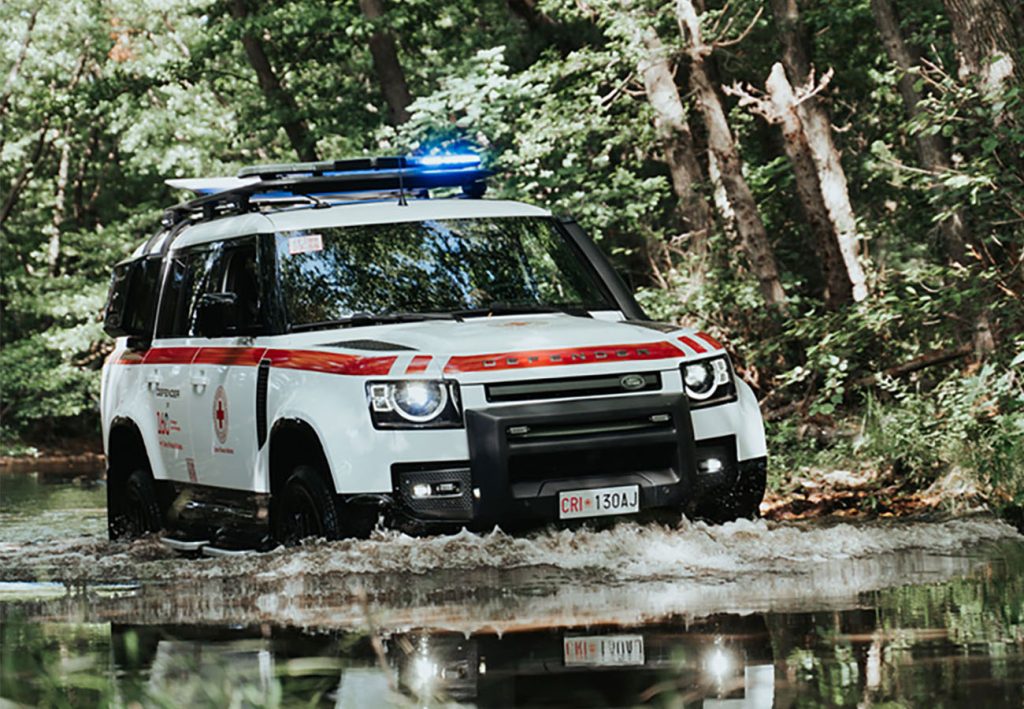 Defender célèbre 70 ans de son partenariat humanitaire de charité avec la Croix-Rouge Britannique 2 Defender partenariat humanitaire