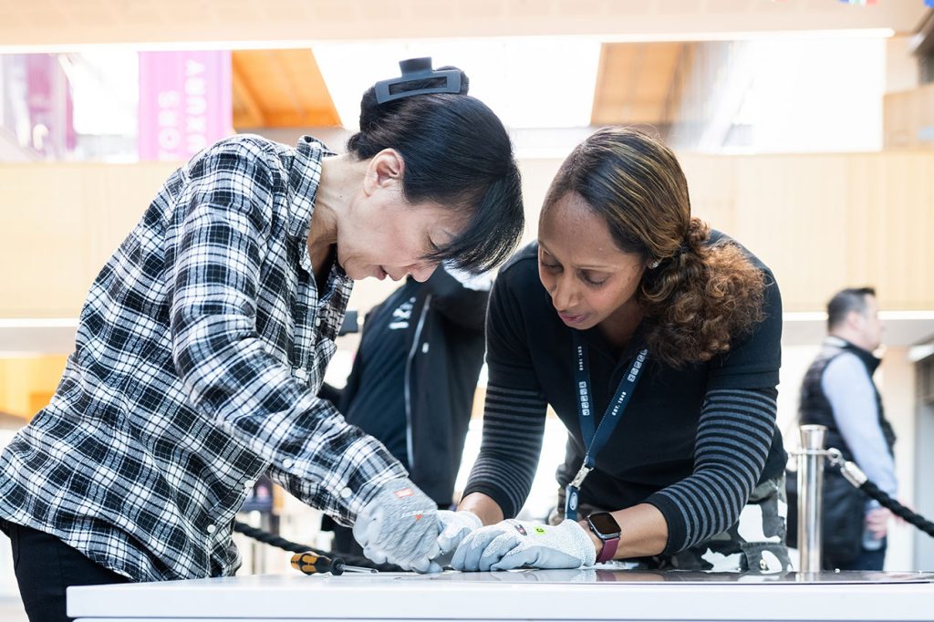 Les ingénieurs de JLR construisent des machines à laver manuelles pour plus d’un millier de femmes et d’enfants en Afrique du Sud