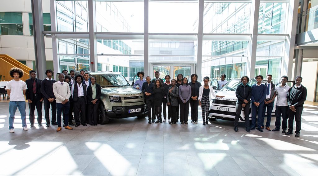 JLR accorde 30 000 £ pour soutenir les futurs talents d'origine africaine et caraïbe 1 jlr jaguar land rover gaydon