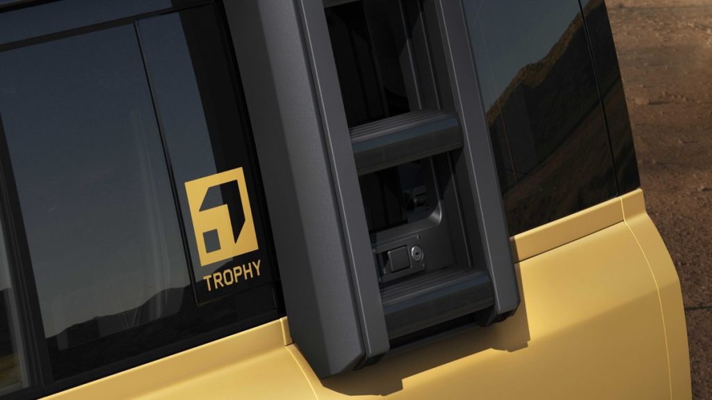 DEFENDER TROPHY : UN DÉFI ÉPIQUE POUR SOUTENIR LA FONDATION TUSK 5 DEF TROPHY LOGO DETAIL 1200px max90ko Defender Trophy 2025