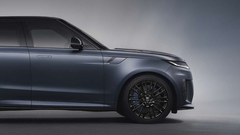 Notre sélection prestige : 15 véhicules neufs hybrides électriques prêts à partir
