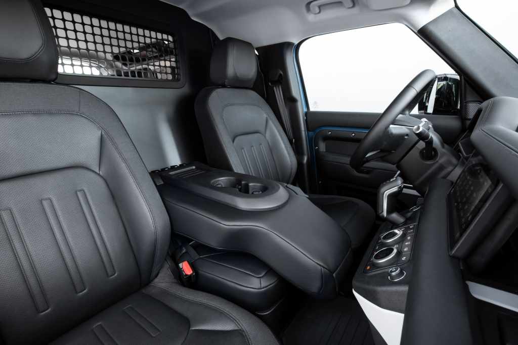 Pourquoi choisir un Defender Hard Top pour votre activité professionnelle ? 3 defender hard top interieur Pourquoi choisir un Defender Hard Top pour votre activité professionnelle ? 3 defender hard top interieur
