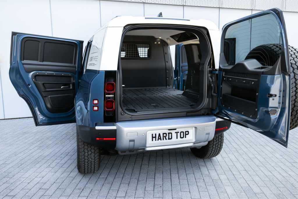 Pourquoi choisir un Defender Hard Top pour votre activité professionnelle ? 2 defender hard top land rover Pourquoi choisir un Defender Hard Top pour votre activité professionnelle ? 2 defender hard top land rover