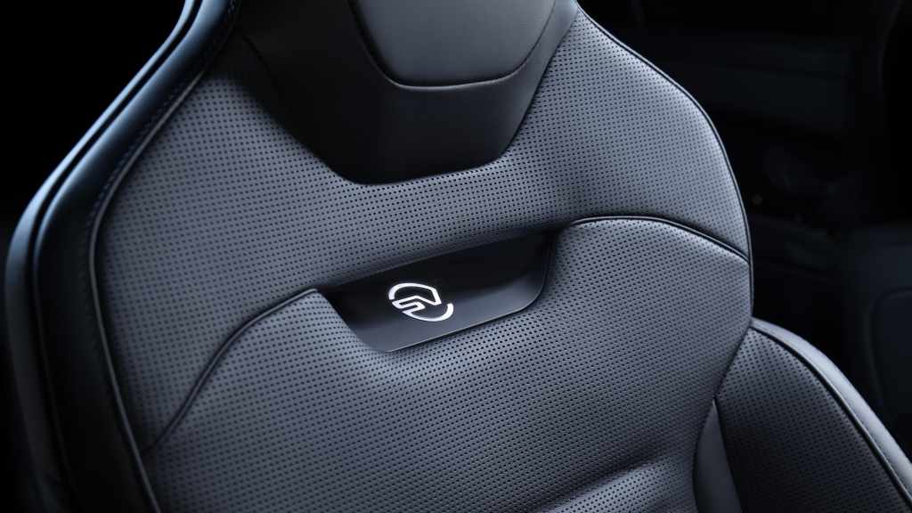 Range Rover Sport SV Black Edition : en noir intégral 4 range rover sport sv black edition details Range Rover Sport SV Black Edition : en noir intégral 2 range rover sport sv black edition details