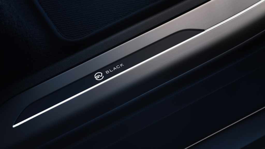 Range Rover Sport SV Black Edition : en noir intégral 5 range rover sport sv noir edition Range Rover Sport SV Black Edition : en noir intégral 3 range rover sport sv noir edition