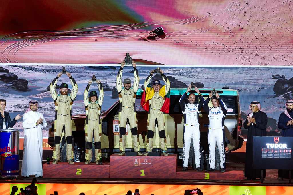 DEFENDER RALLY ENTRE DANS L’HISTOIRE AVEC UNE VICTOIRE DÈS SA PREMIÈRE PARTICIPATION AU DAKAR 4 defender rally victoire Defender Rally victoire