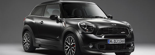 Mini Paceman se pare d’une inédite teinte Frozen Black Metallic.