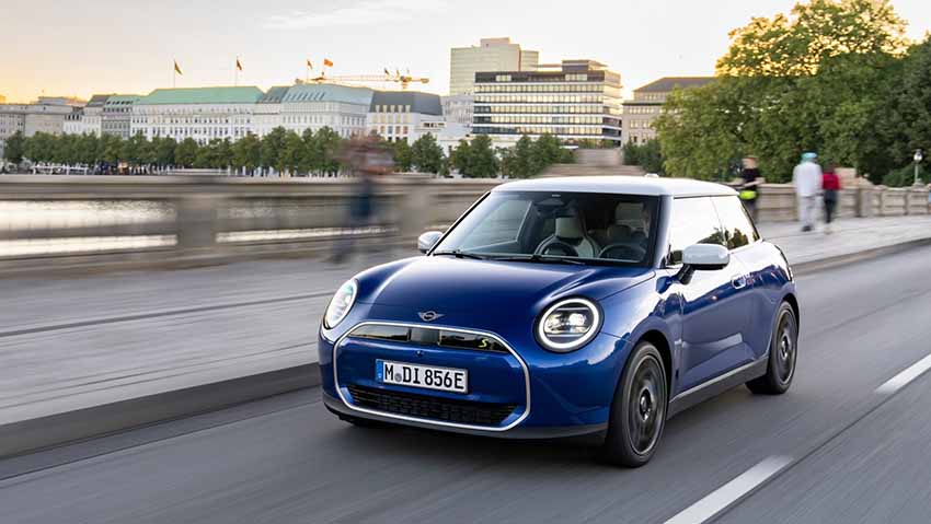 MINI Cooper SE qui roule