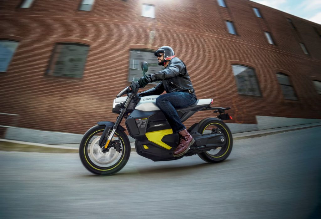 Can-Am Pulse en mouvement sur route