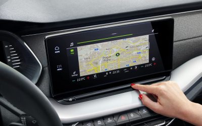 DÉCOUVREZ LES AVANTAGES DU SYSTÈME D’INFODIVERTISSEMENT SKODA