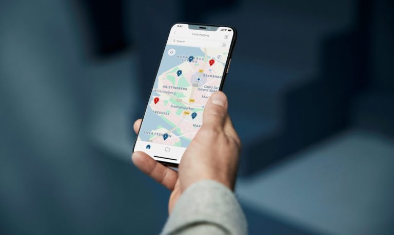 Technologies Volvo ES90 : technologies embarquées, Google Assistant, Volvo Cars App