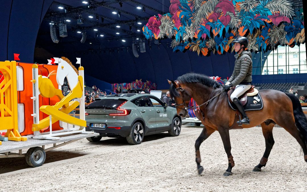 Volvo Car France renouvelle son partenariat avec le Saut Hermès 2023
