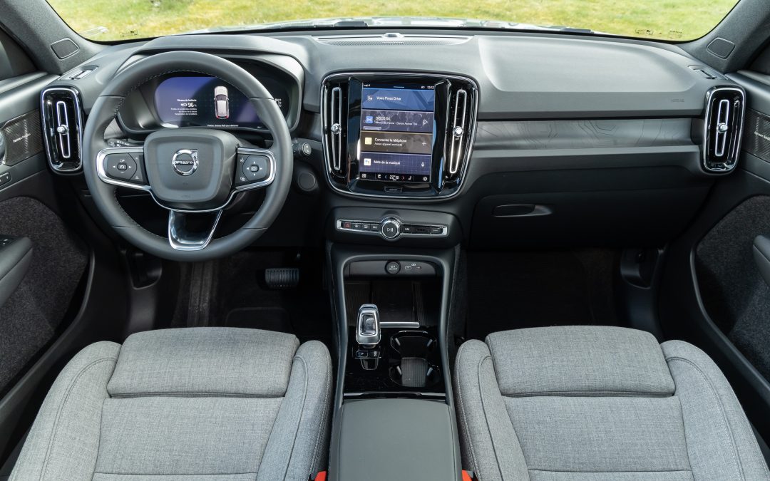 Que signifie le voyant Volvo rouge ou orange sur mon véhicule ?