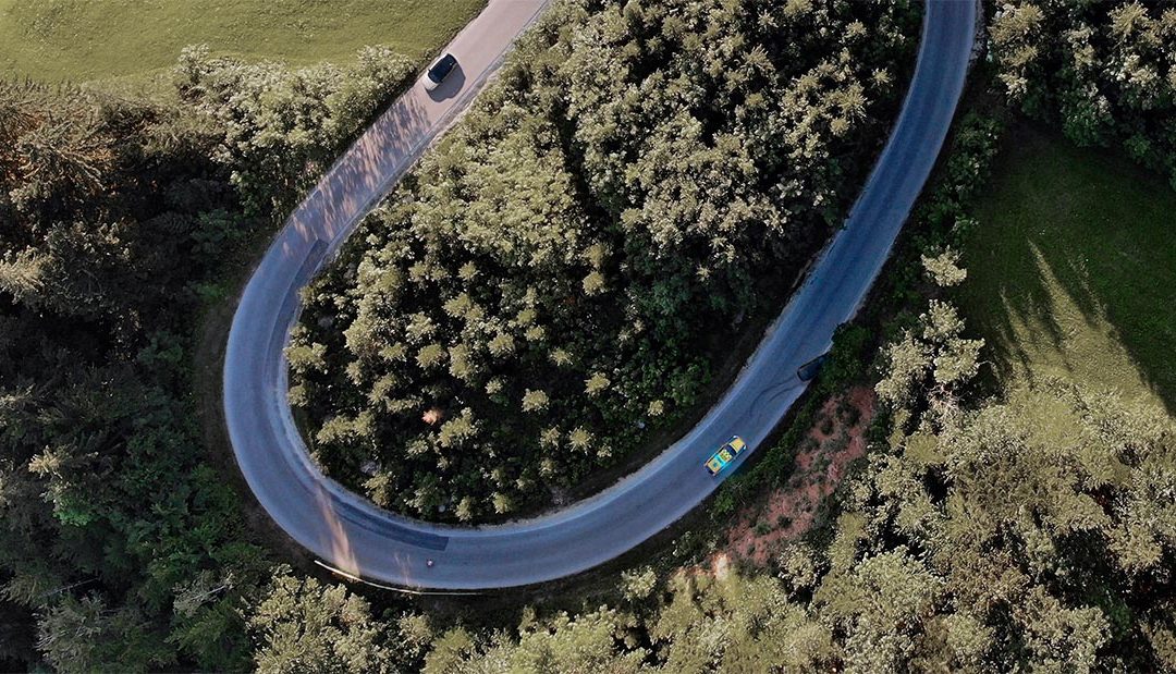La technologie de sécurité connectée de Volvo Cars alerte les conducteurs en cas d’accident sur la voie