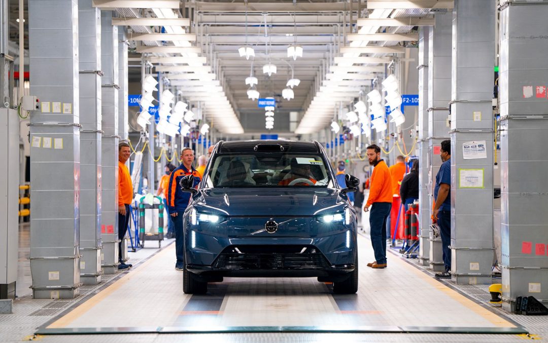 Volvo Cars lance la production du SUV EX90 100% électrique