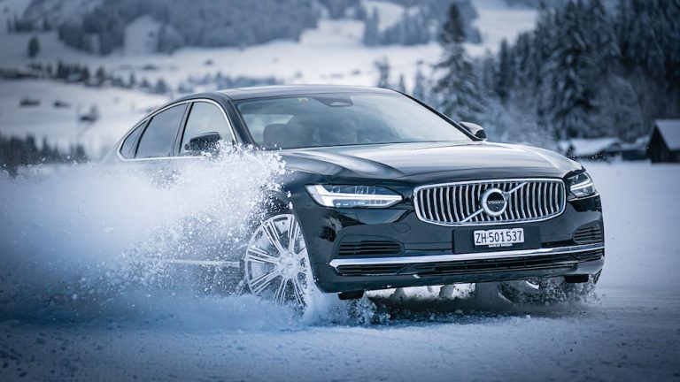 Peut-on rouler avec des chaînes sans neige ?