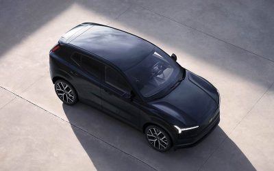 Le SUV Volvo EX30 se pare de noir et rejoint la gamme très chic des Black Edition