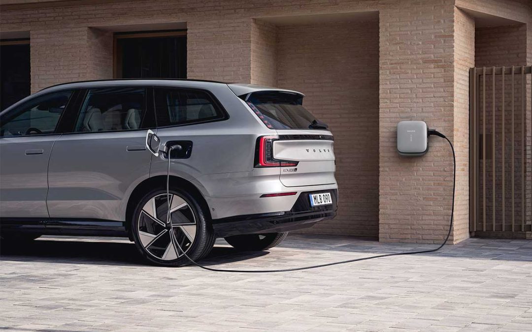 Le Volvo EX90 évolue avec une recharge encore plus rapide et de nouvelles fonctionnalités optimisées